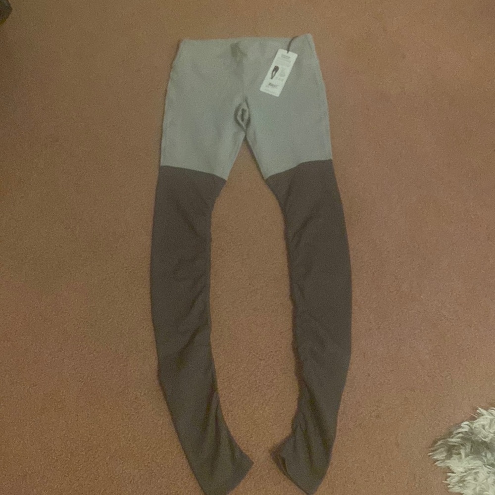 ALO YOGA 🧘‍♀️ GODDESS LEGGINGS 🌺💜❤️. BRAND NEW W TAGS 🏷 DANCE, LOUNGE,
